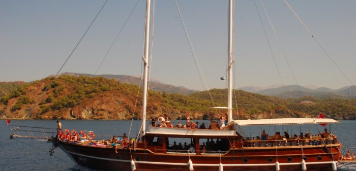 12 Island Boat Tours