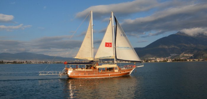12 Island Boat Tours