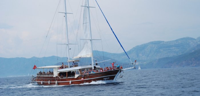 12 Island Boat Tours