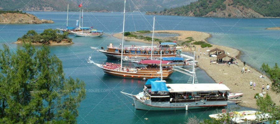 12 Island Boat Tours